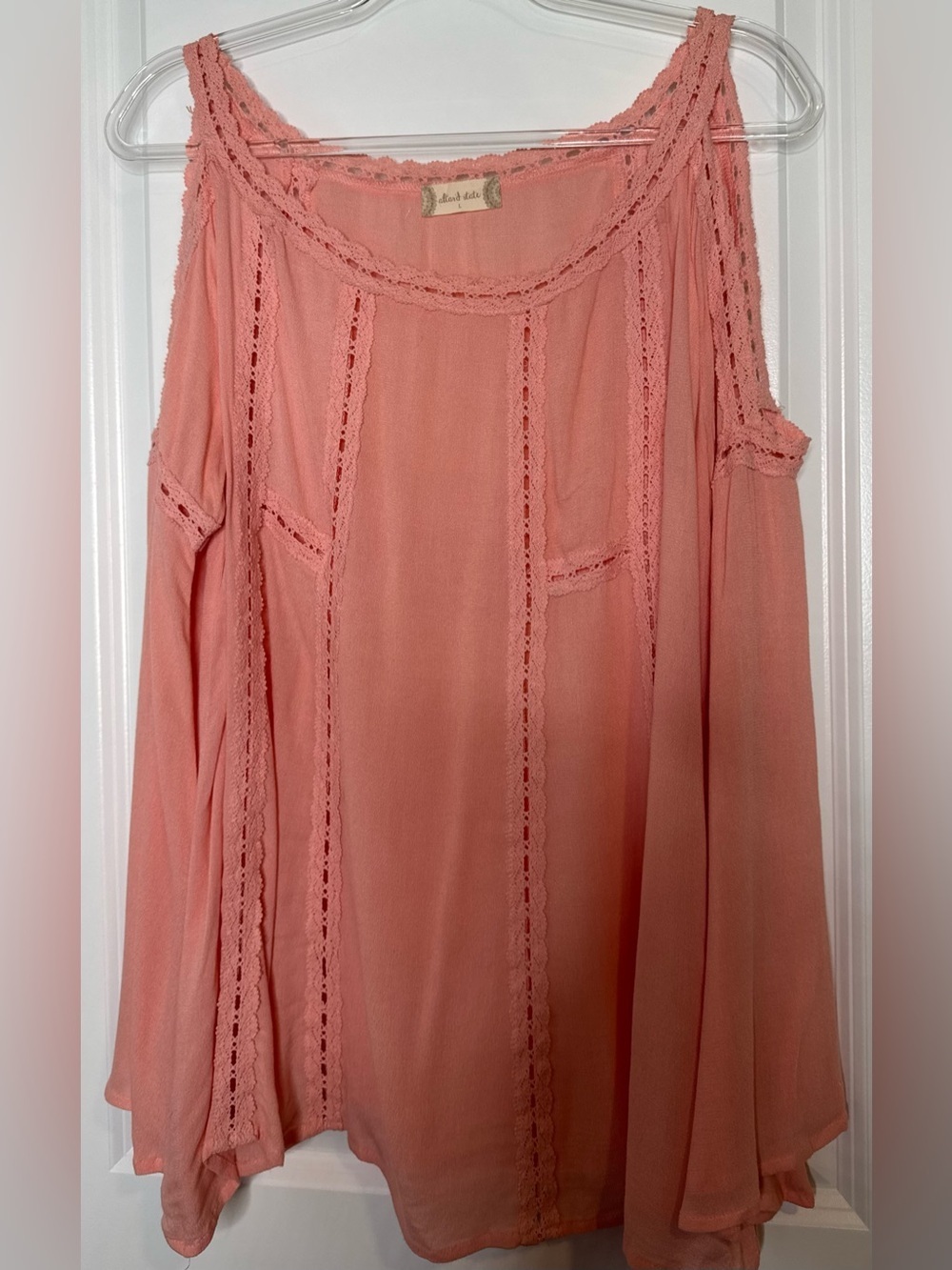 Altar'd State peach Coral Cold-Shoulder Lace-Trim eyelit tunic sz lg coquette